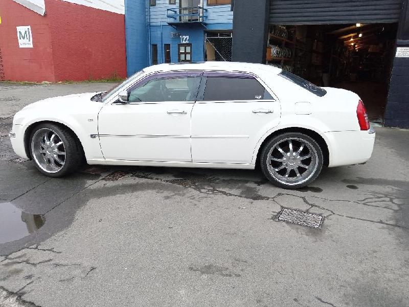 Chrysler 300C - 05-10