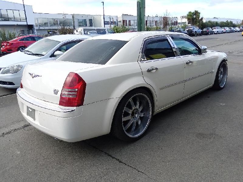 Chrysler 300C - 05-10