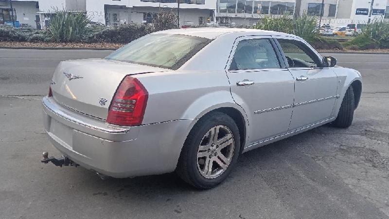 Chrysler 300C - 05-10