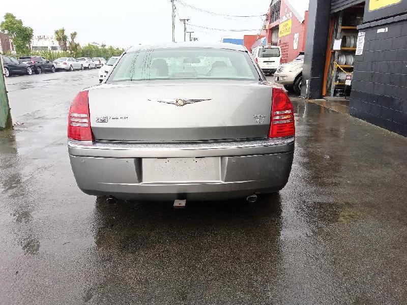 Chrysler 300C - 05-10