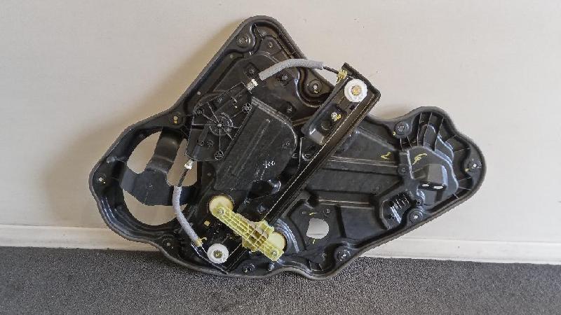 LR Door Elec Regulator