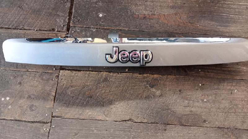 Tailgate Garnish 1 Piece