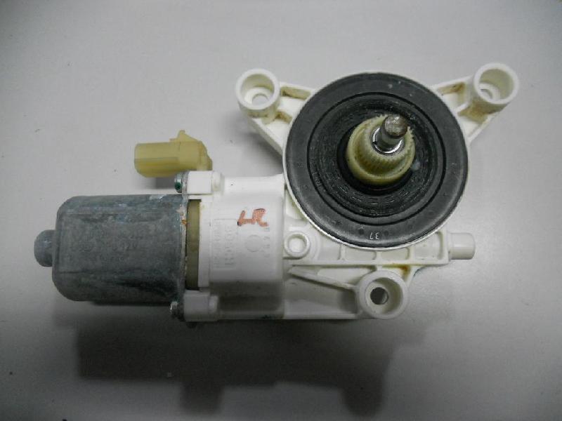 LR Door Regulator Motor