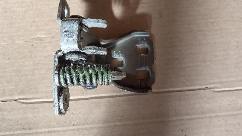 RR Bottom Door Hinge