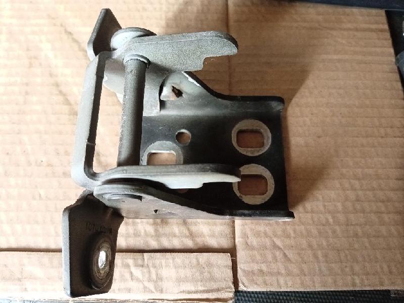 RF Bottom Door Hinge