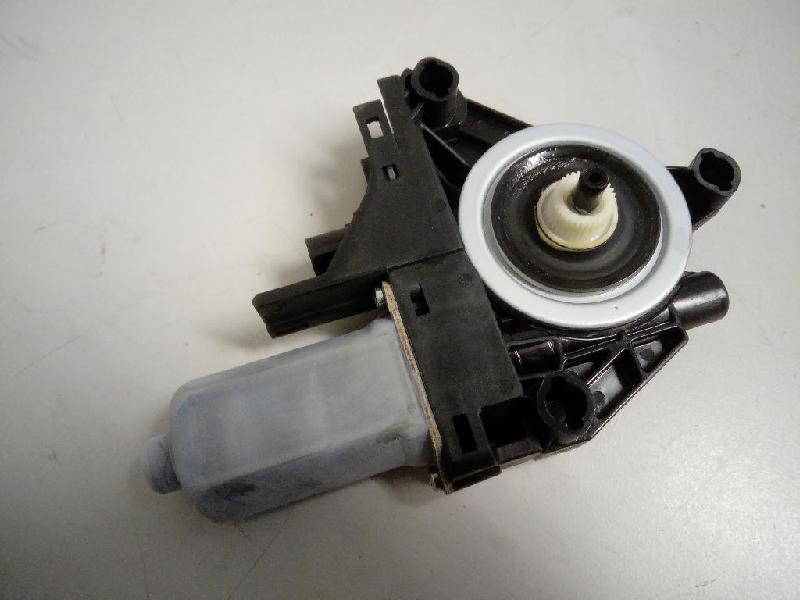 LR Door Regulator Motor