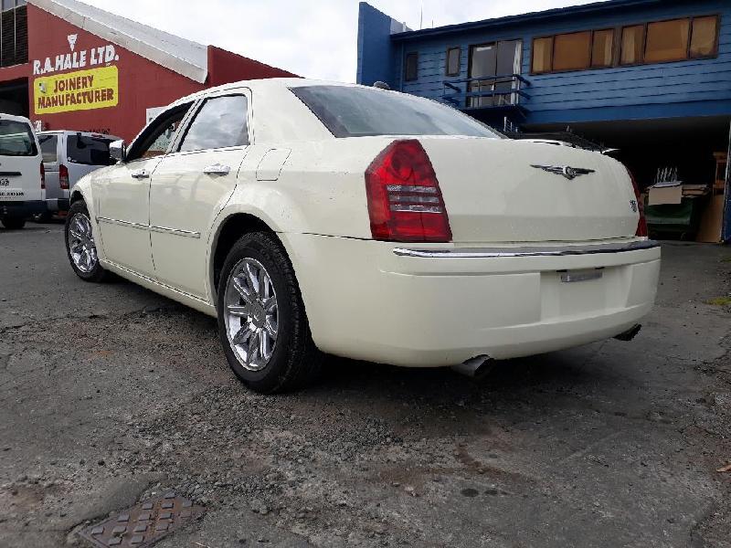 Chrysler 300C - 05-10