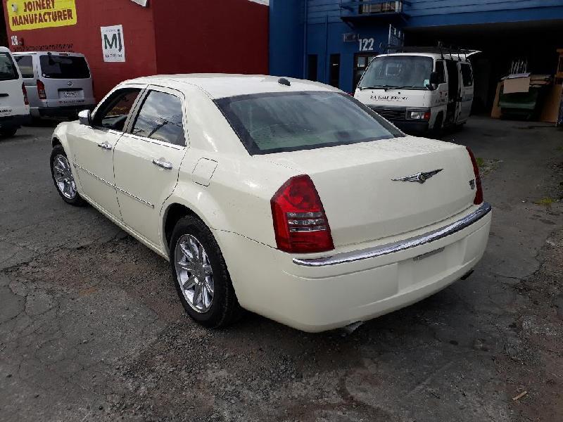 Chrysler 300C - 05-10