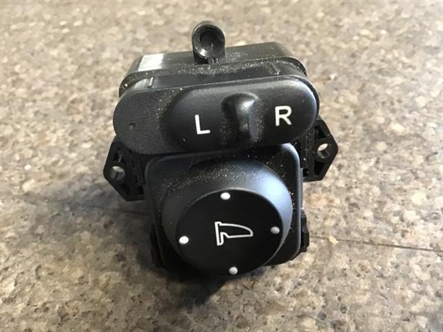 Mirror Adjuster Switch