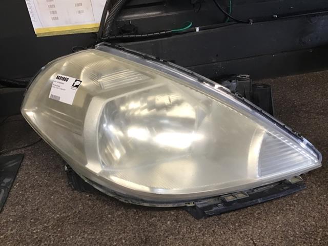 R Headlight