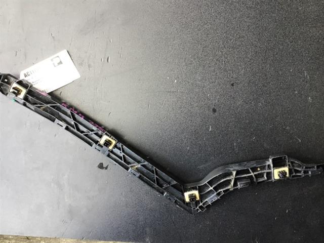 Lr Bumper Retainer