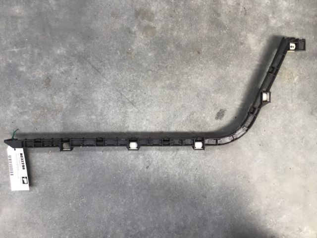Lr Bumper Retainer