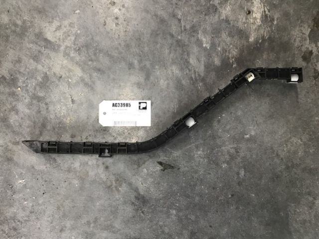 Lr Bumper Retainer