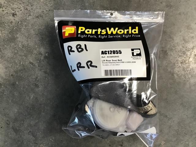 Lr Rear Seat Belt