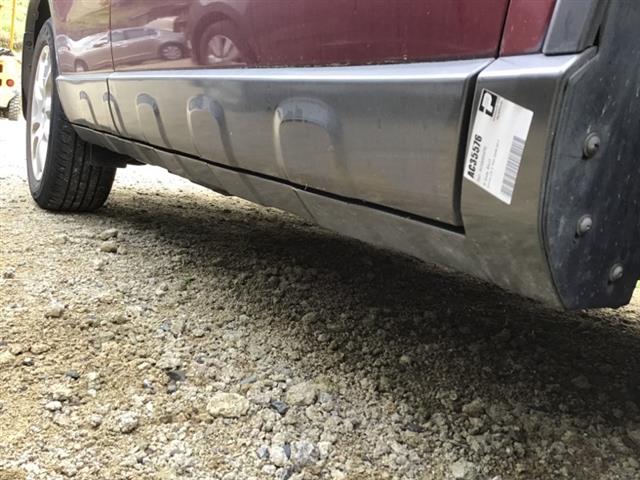 R Side Skirt