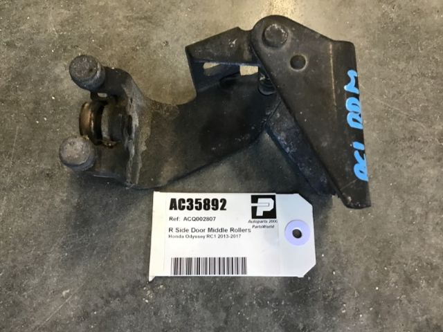 R Side Door Middle Rollers