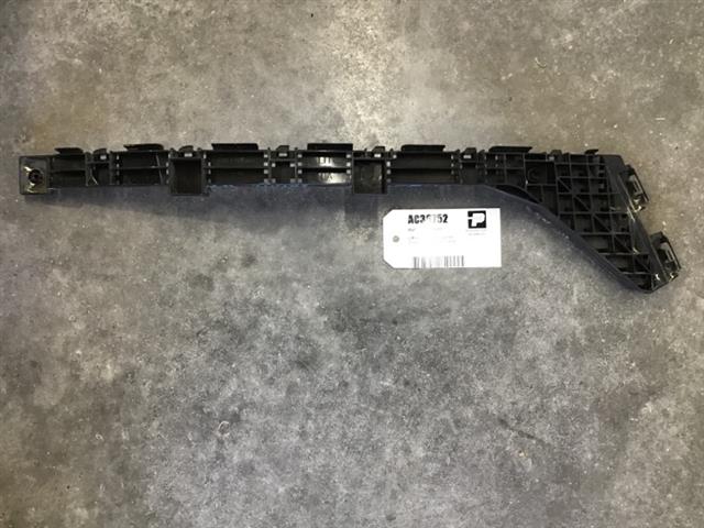 Lr Bumper Retainer
