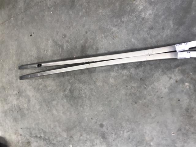Rh Roof Rail