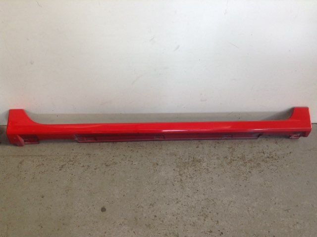 R Side Skirt
