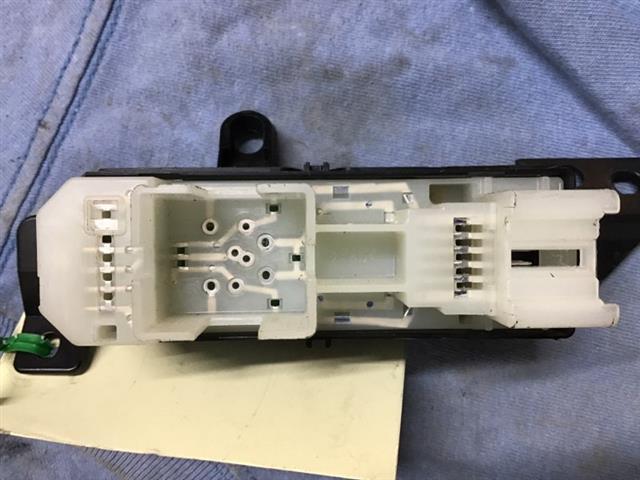 Lr Window Switch