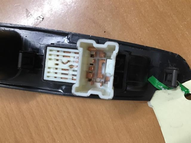 Lr Window Switch