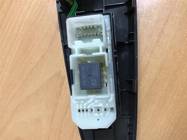 Lr Window Switch