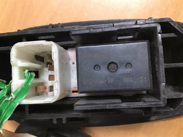 Lr Window Switch