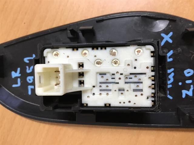 Lr Window Switch