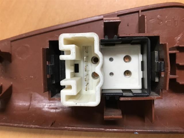 Lr Window Switch