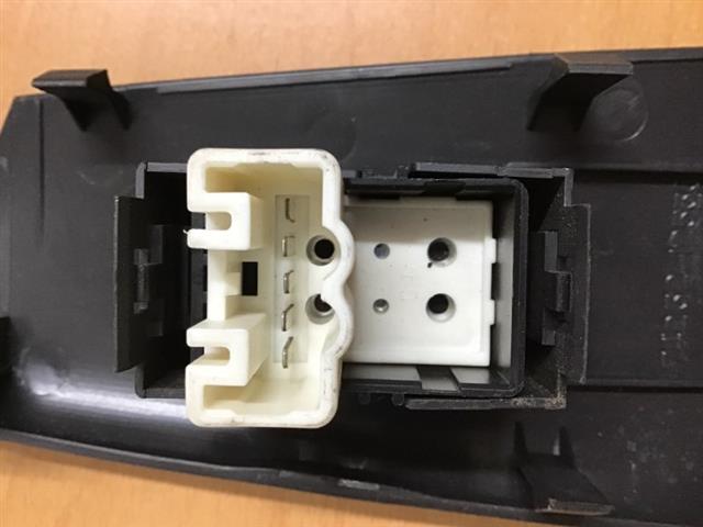 Lr Window Switch