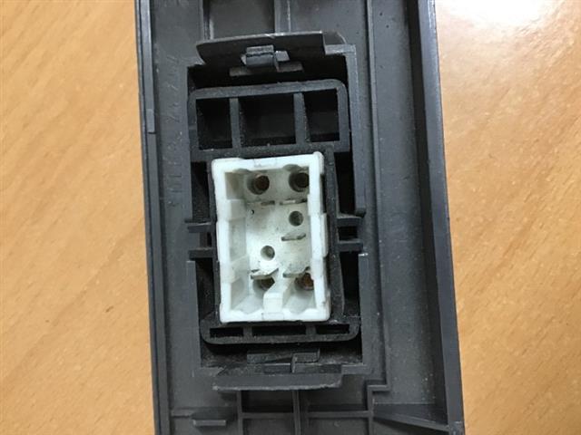 Lr Window Switch