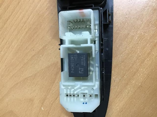 Lr Window Switch