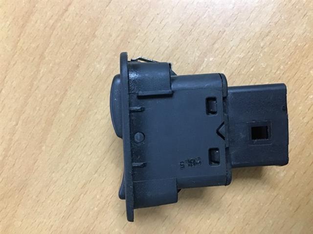Lr Window Switch