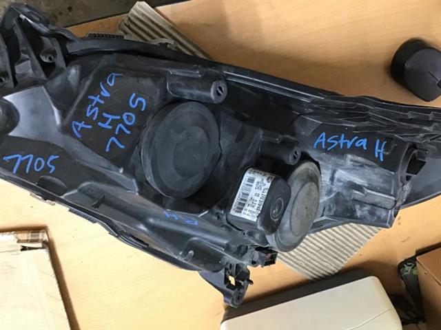 R Headlight