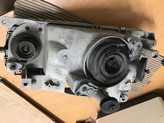 R Headlight