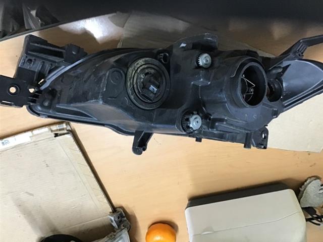 R Headlight
