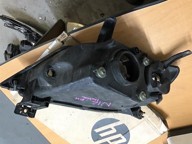 R Headlight