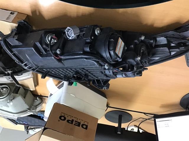 R Headlight