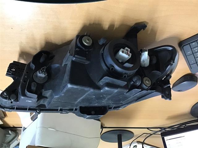 R Headlight