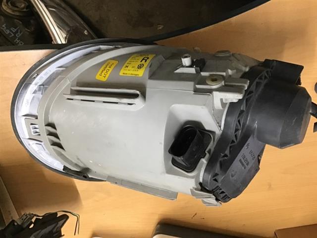 R Headlight