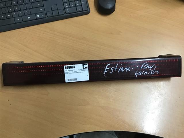 Tailgate Garnish 1 Piece