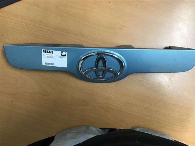 Tailgate Garnish 1 Piece