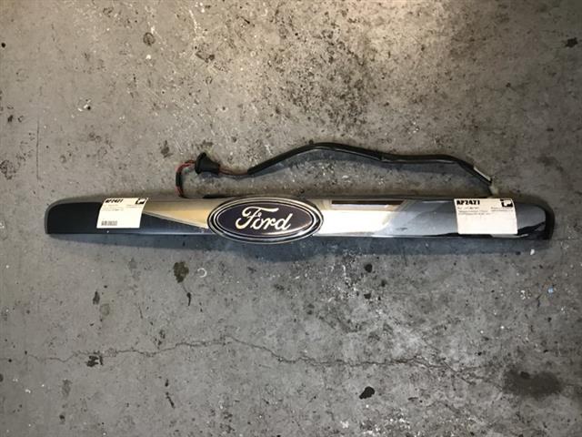 Tailgate Garnish 1 Piece