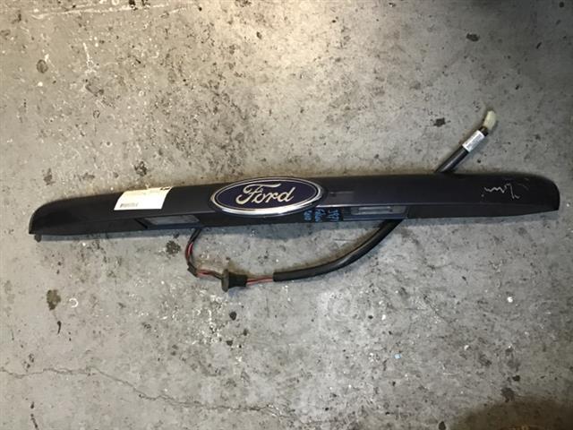 Tailgate Garnish 1 Piece