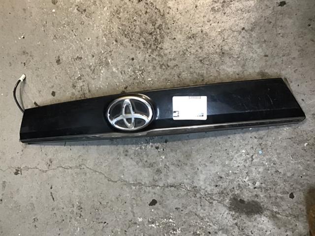 Tailgate Garnish 1 Piece