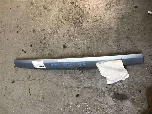 Tailgate Garnish 1 Piece