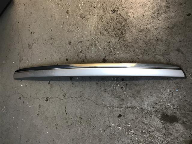 Tailgate Garnish 1 Piece