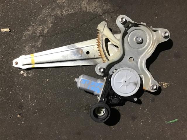 Lr Door Elec Regulator