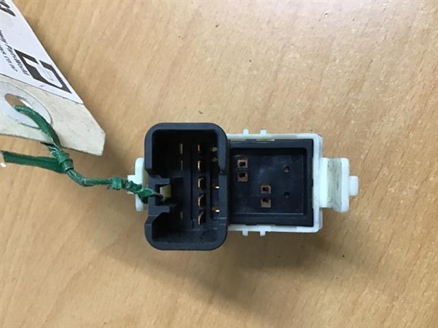 Lr Window Switch