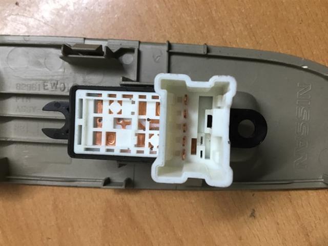 Lr Window Switch
